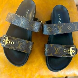LOUIS VUITTON Bom Dia Flat Comfort Mule